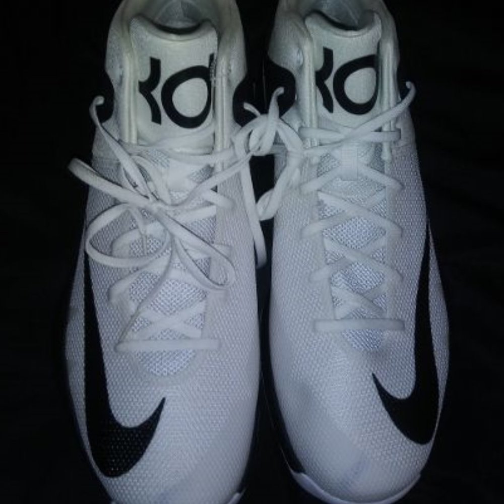 Nike Mens Sneakers Model 35 size 17 White & Black